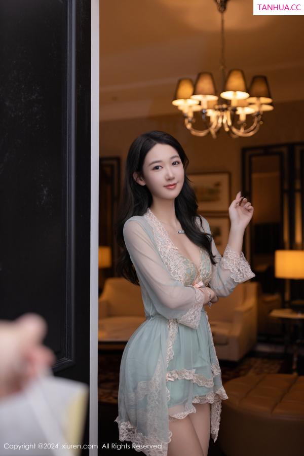 唐安琪  [XiuRen]高清写真图 2024.08.26 No.9069 唐安琪 丝袜美腿第19张图片